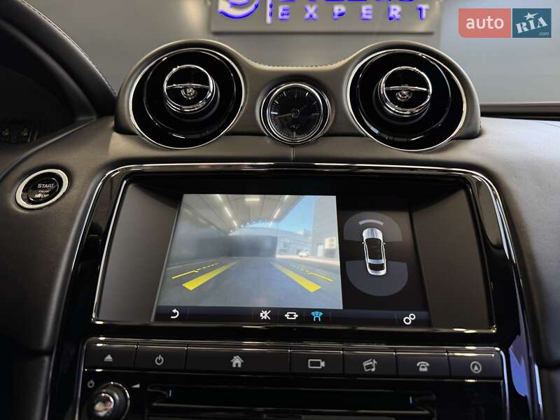 Седан Jaguar XJ 2016 в Киеве
