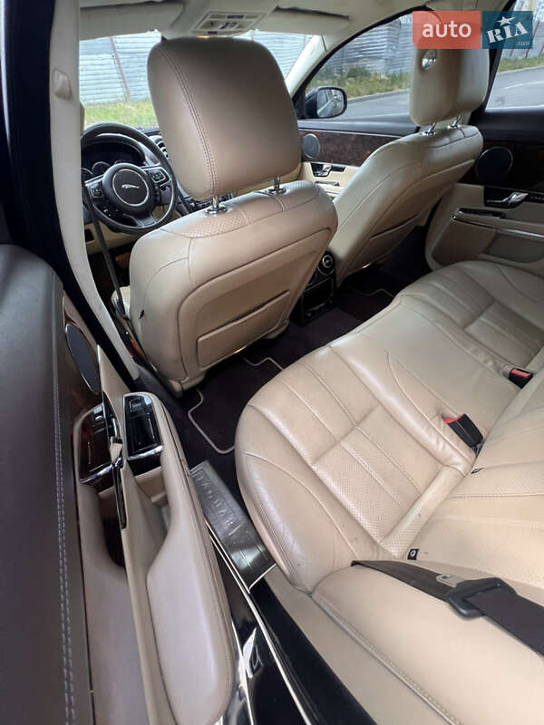 Седан Jaguar XJ 2011 в Виннице