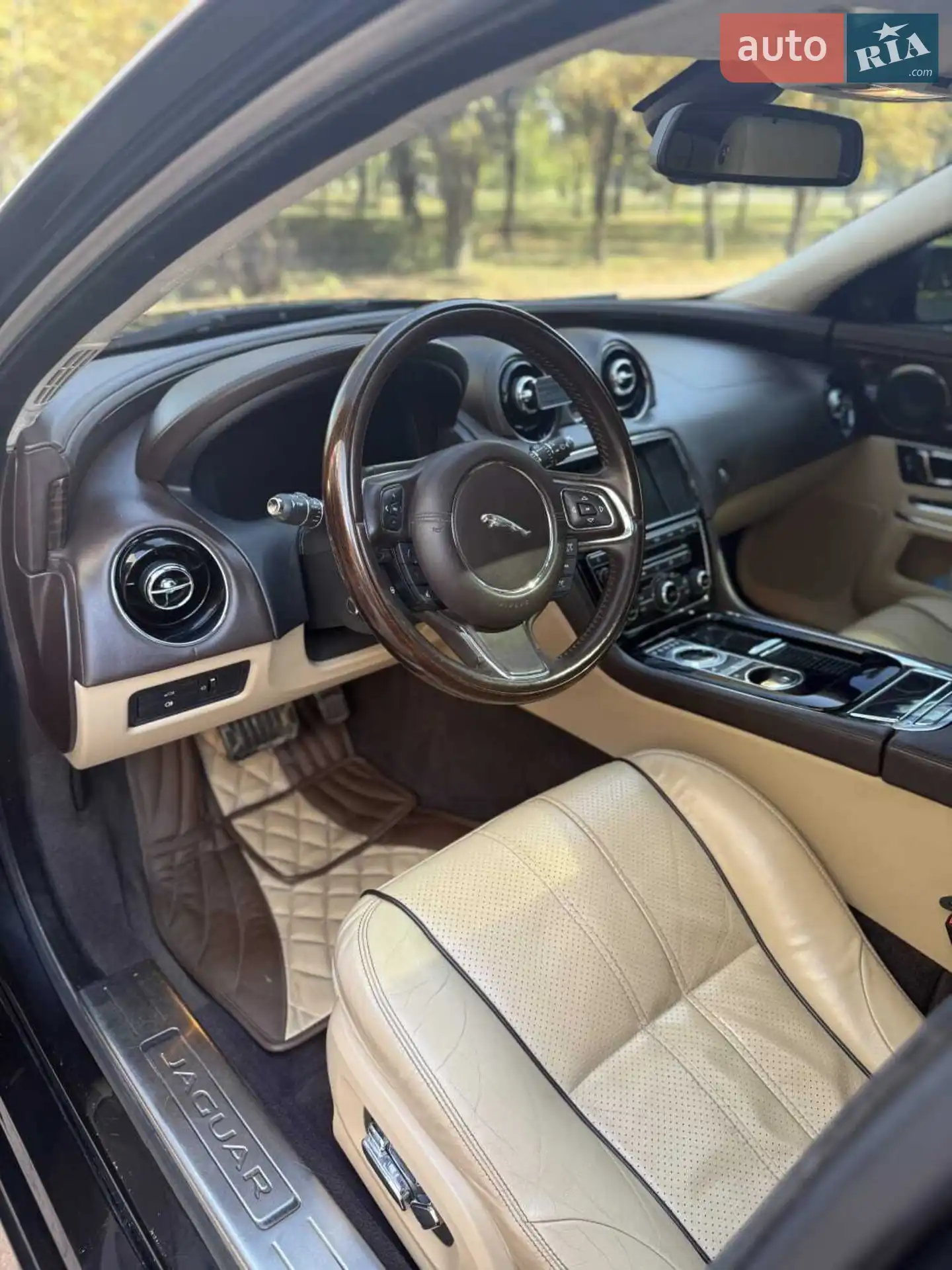 2015 Jaguar XJ - мініатюра 15