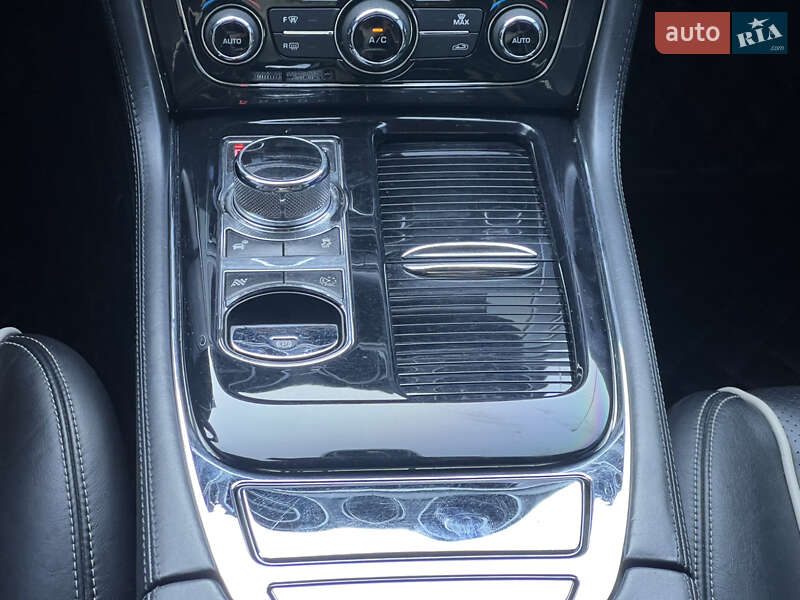 Седан Jaguar XJ 2013 в Києві