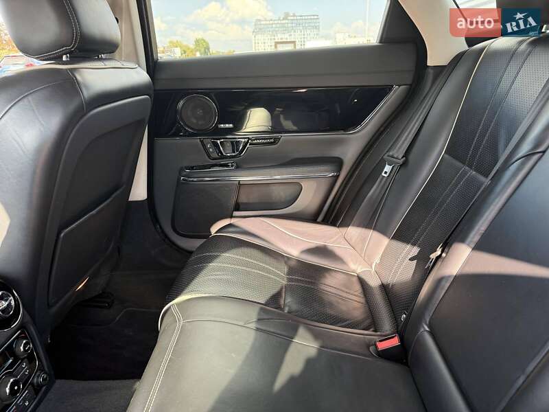 Седан Jaguar XJ 2015 в Житомирі