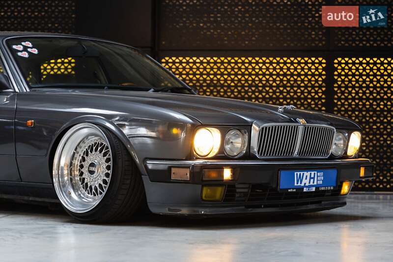 Седан Jaguar XJ 1993 в Луцьку