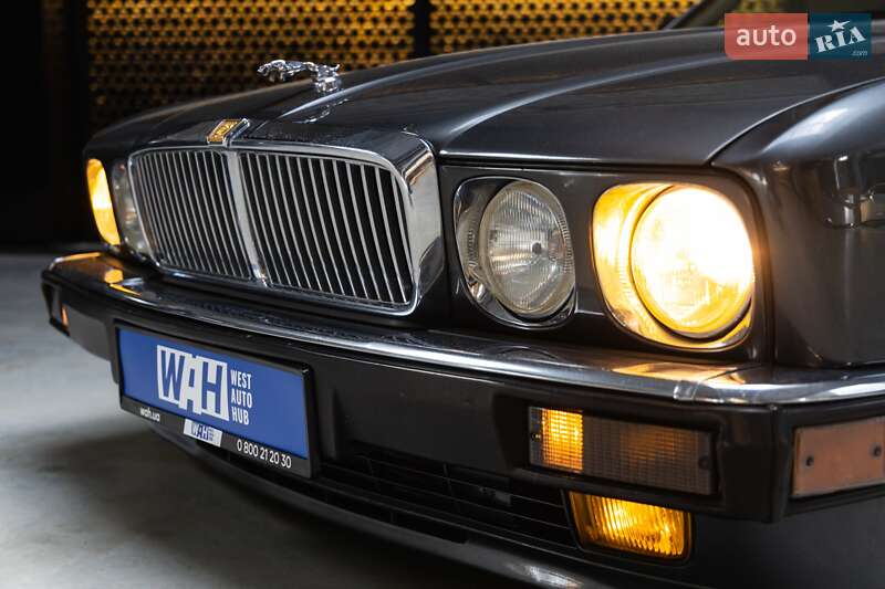 Седан Jaguar XJ 1993 в Луцьку