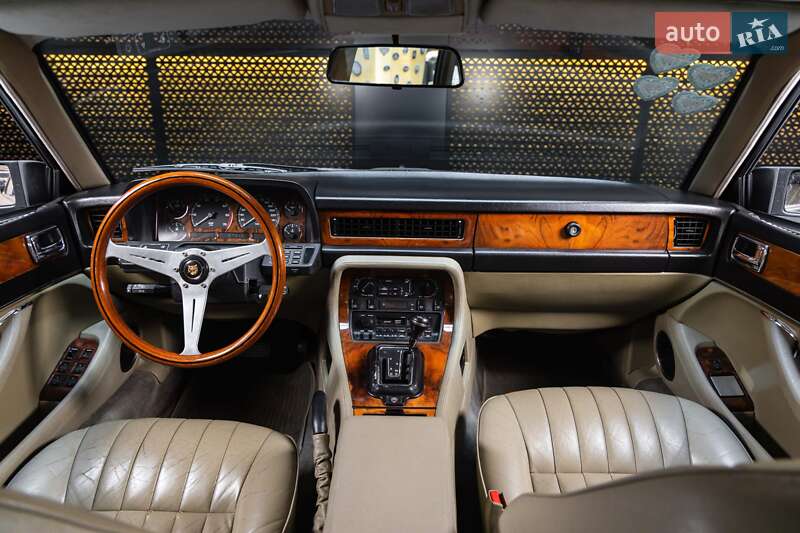 Седан Jaguar XJ 1993 в Луцьку