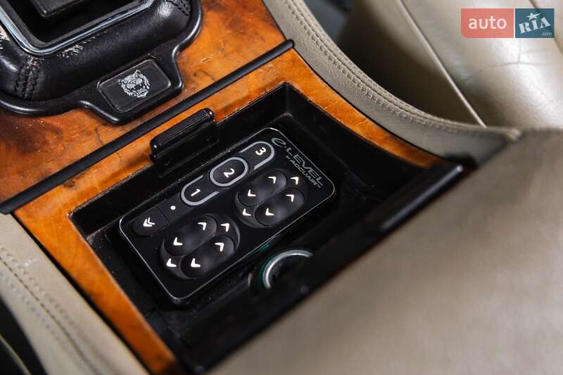 Седан Jaguar XJ 1993 в Луцьку