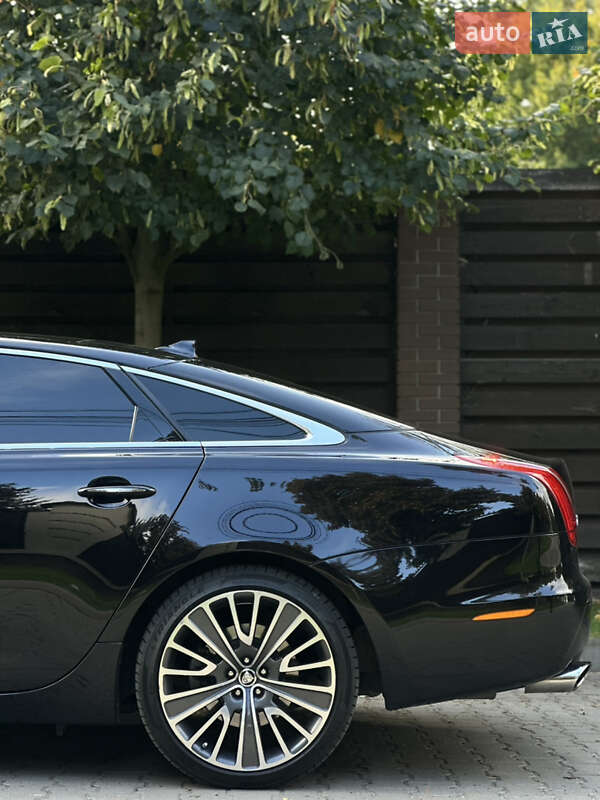 Седан Jaguar XJ 2013 в Києві