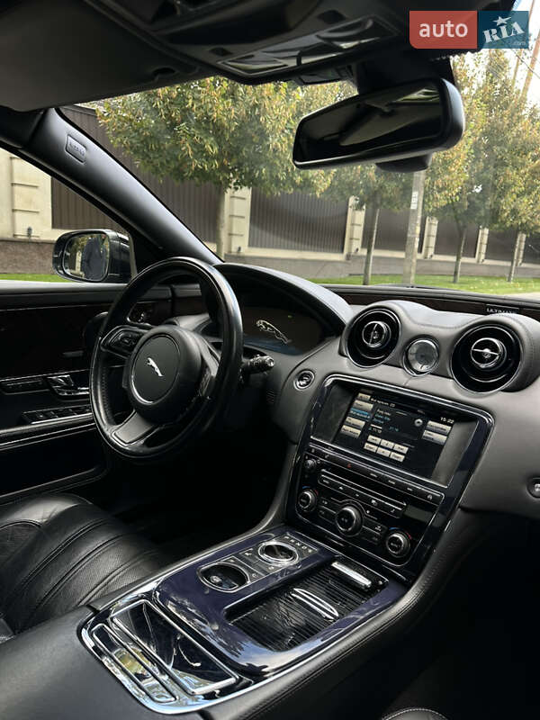 Седан Jaguar XJ 2013 в Києві