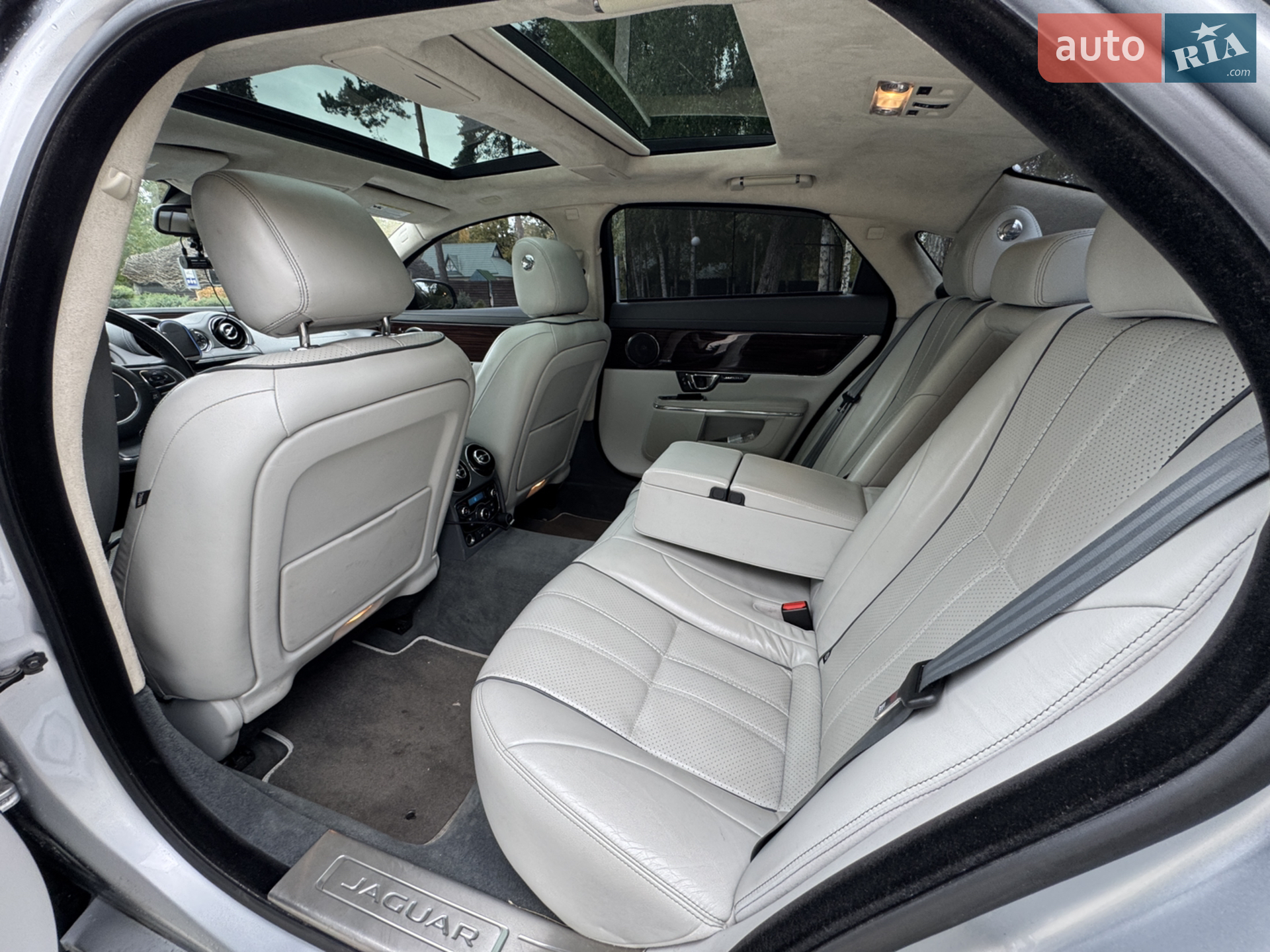 2015 Jaguar XJ - мініатюра 24