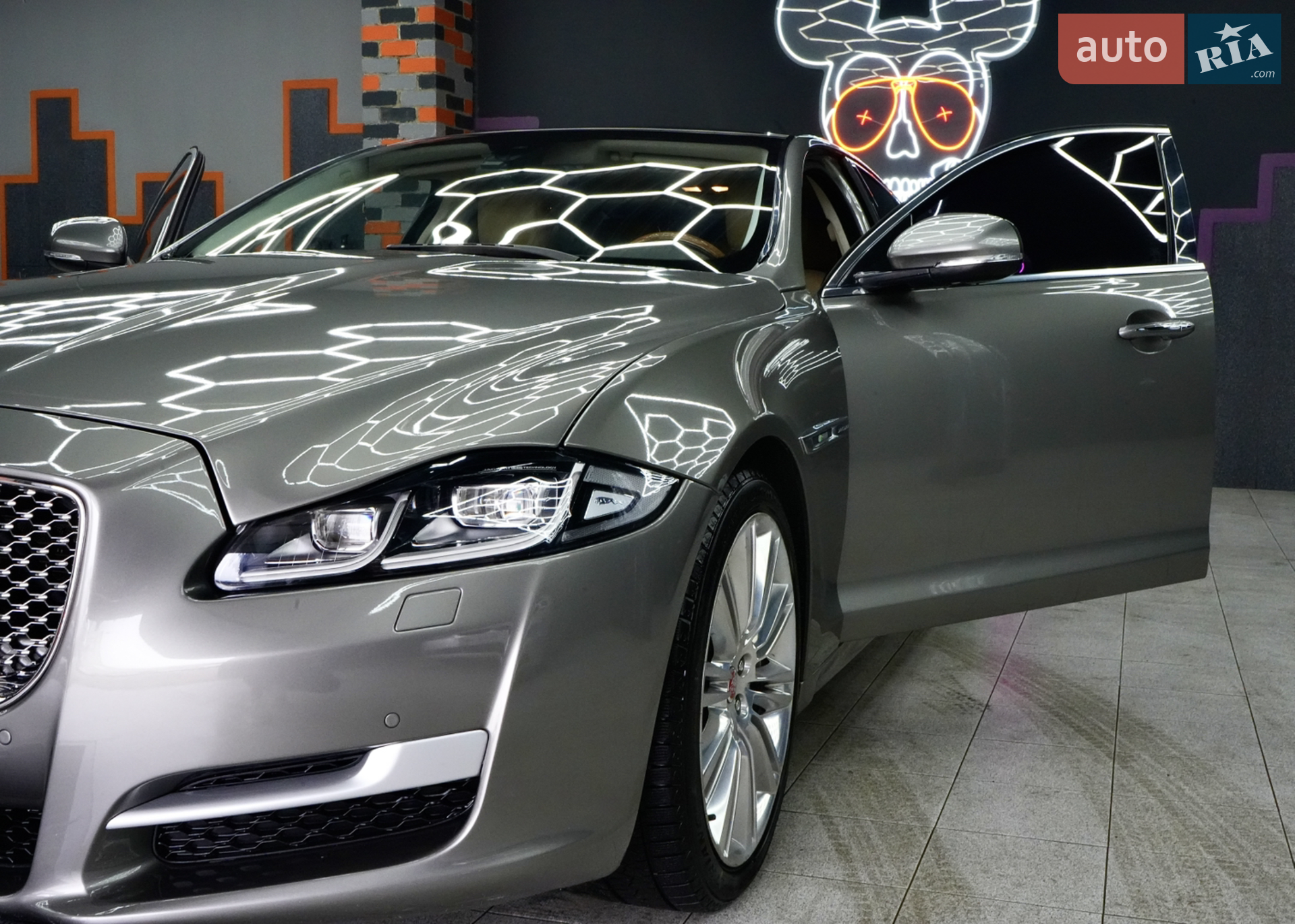 2017 Jaguar XJ - мініатюра 2