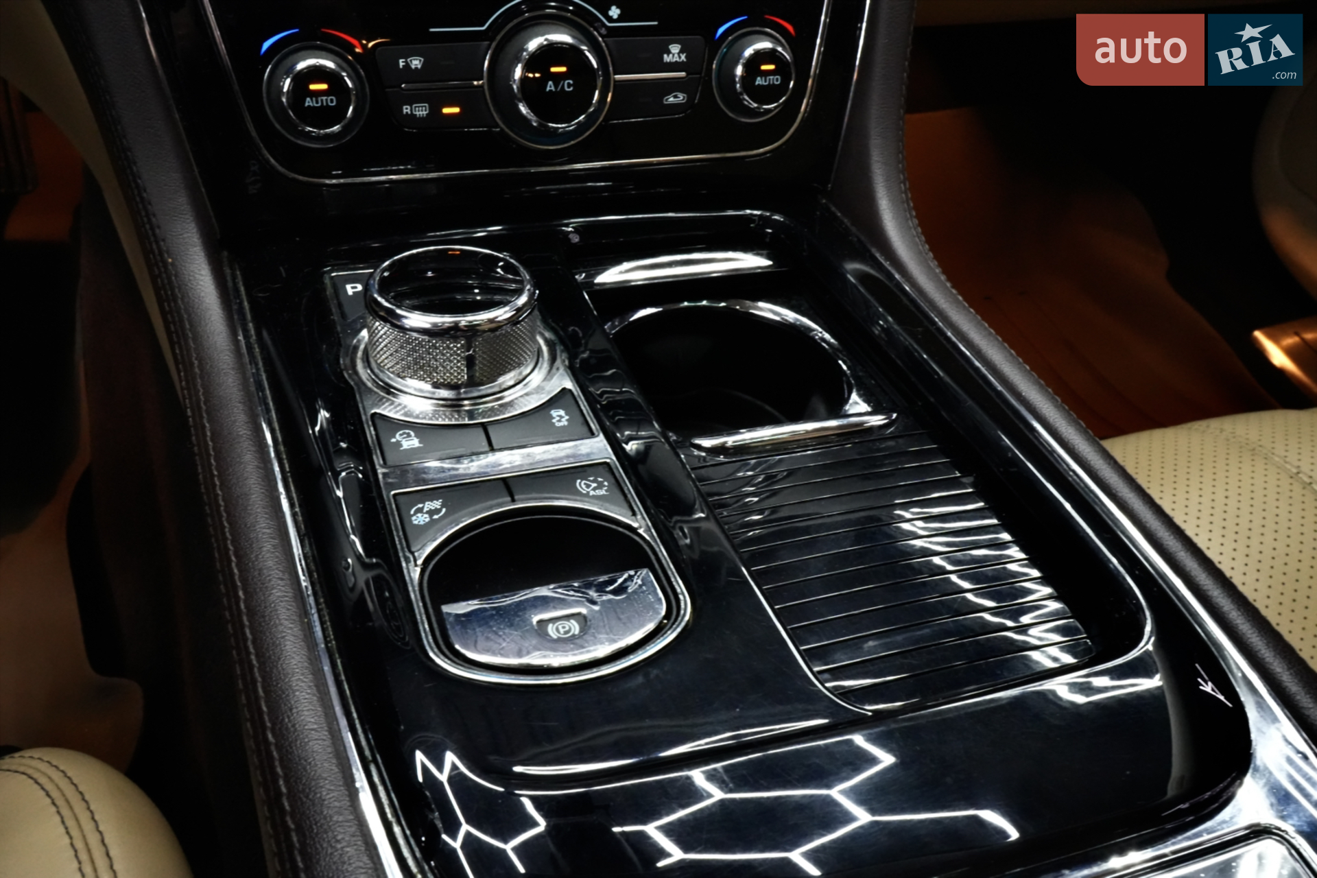 2017 Jaguar XJ - мініатюра 10