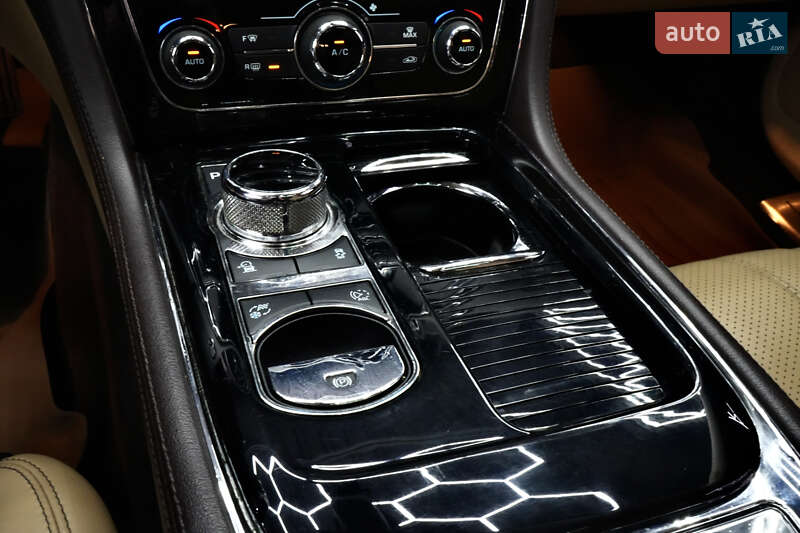 Седан Jaguar XJ 2017 в Житомире