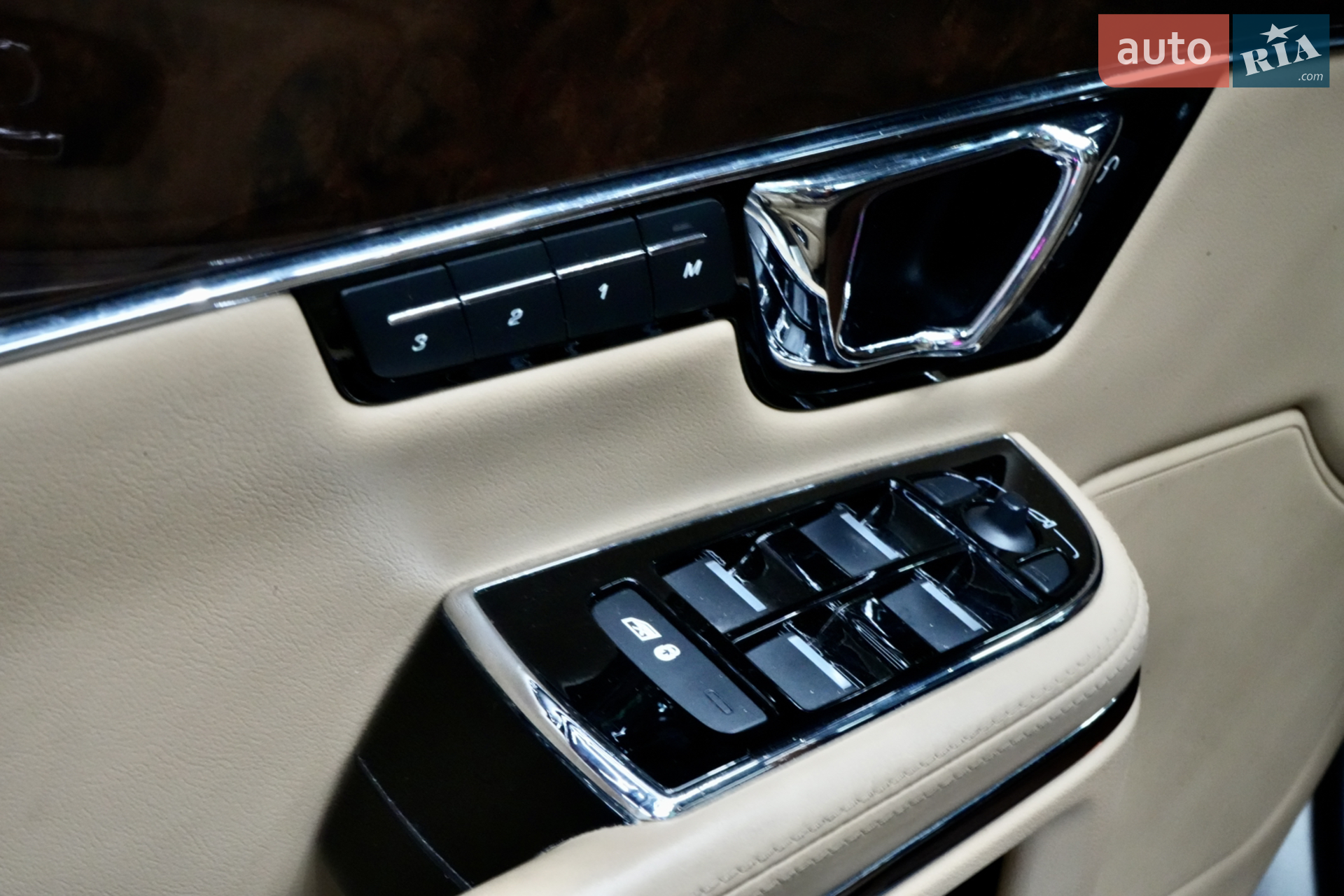 2017 Jaguar XJ - мініатюра 12