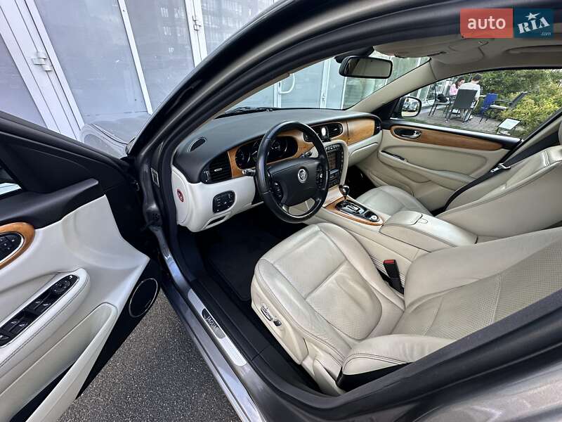 Седан Jaguar XJ 2008 в Києві
