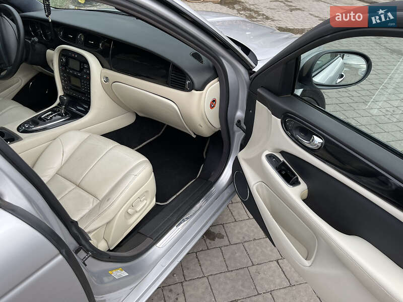 Седан Jaguar XJ 2003 в Ивано-Франковске