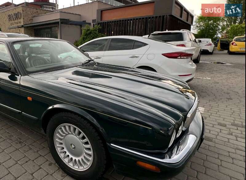 Седан Jaguar XJ 2000 в Киеве