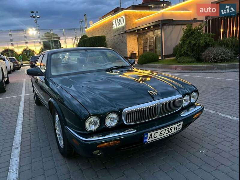 Седан Jaguar XJ 2000 в Киеве