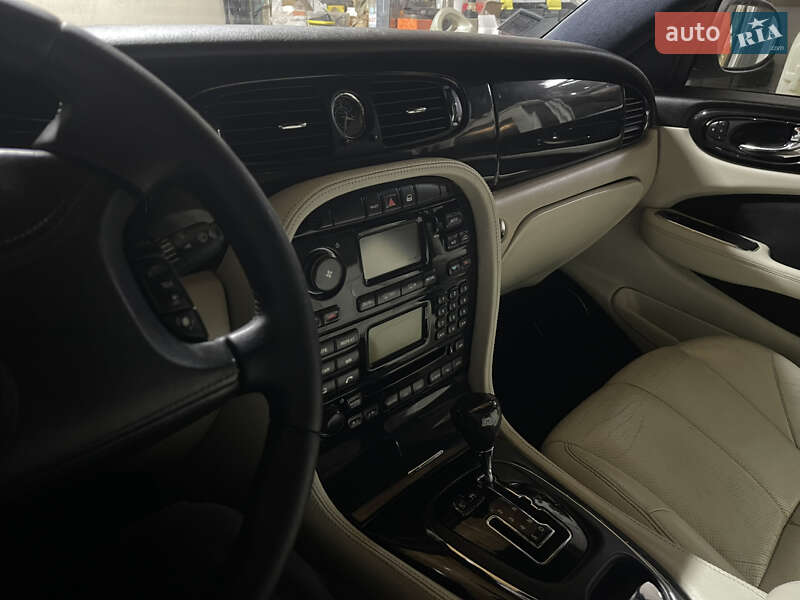 Седан Jaguar XJ 2003 в Ивано-Франковске