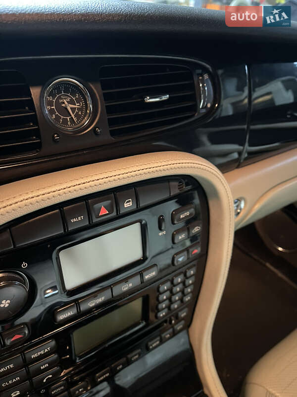 Седан Jaguar XJ 2003 в Ивано-Франковске