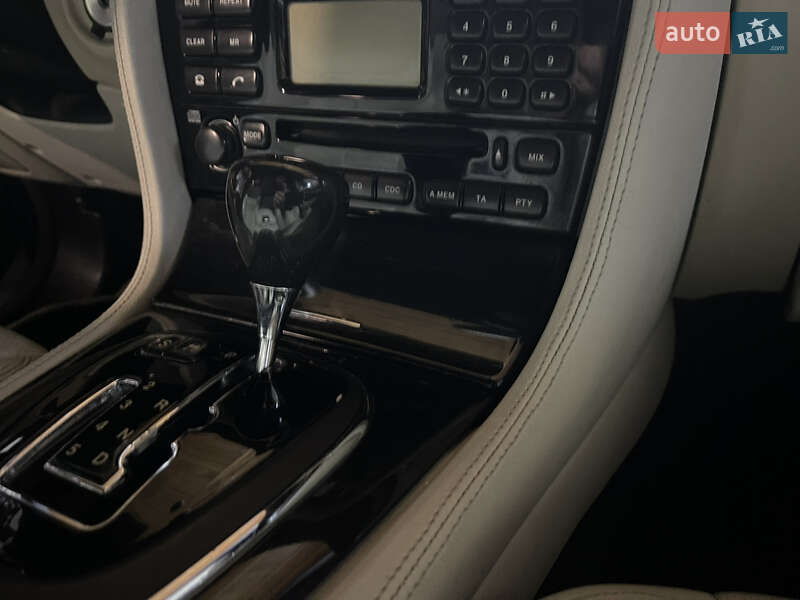 Седан Jaguar XJ 2003 в Ивано-Франковске