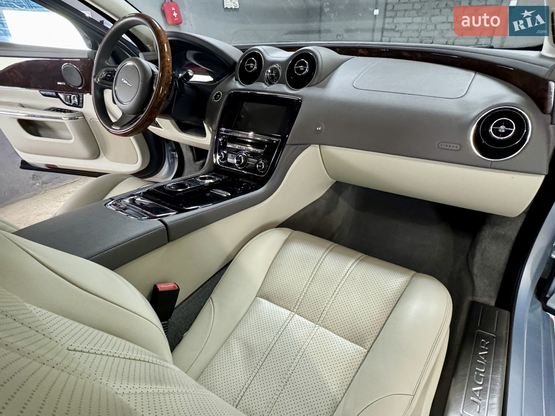 2014 Jaguar XJ - мініатюра 16