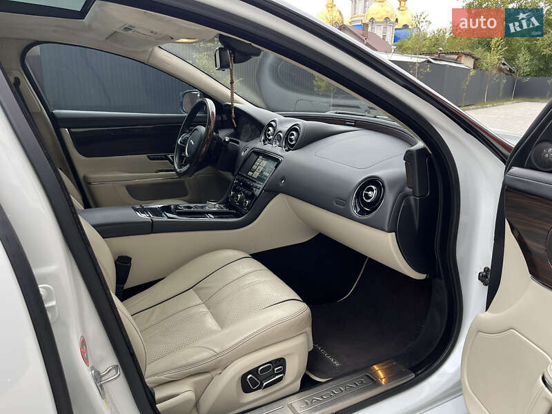 Седан Jaguar XJ 2014 в Яремче