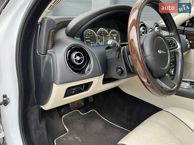 Седан Jaguar XJ 2014 в Яремче