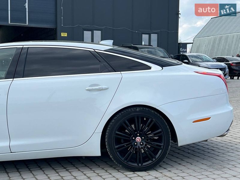 Седан Jaguar XJ 2017 в Львове