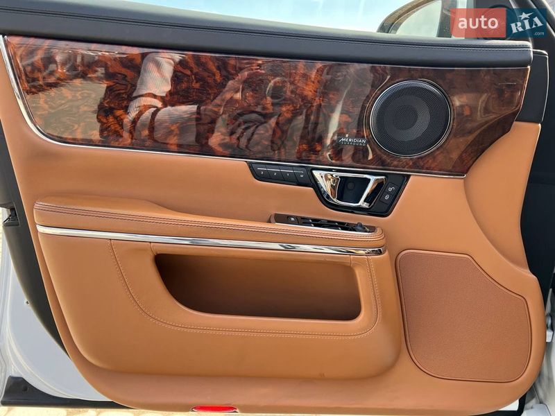 Седан Jaguar XJ 2017 в Львове