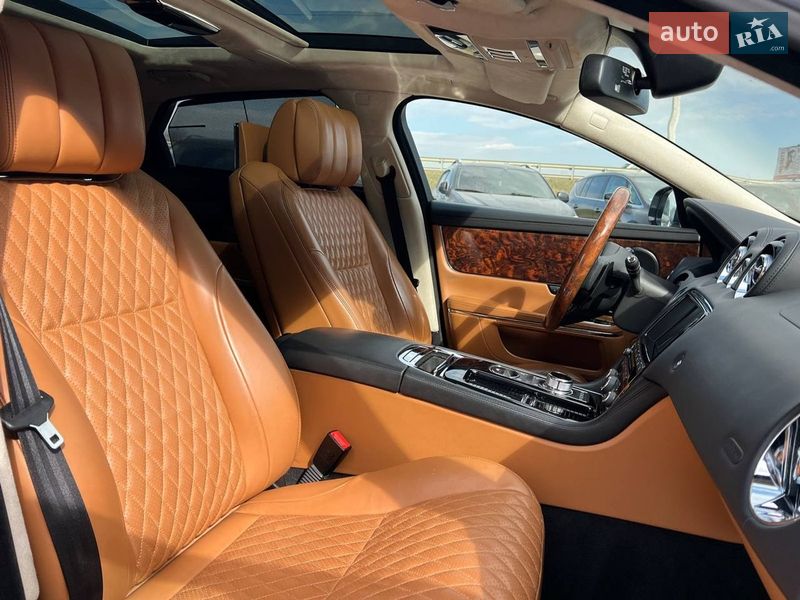 Седан Jaguar XJ 2017 в Львове
