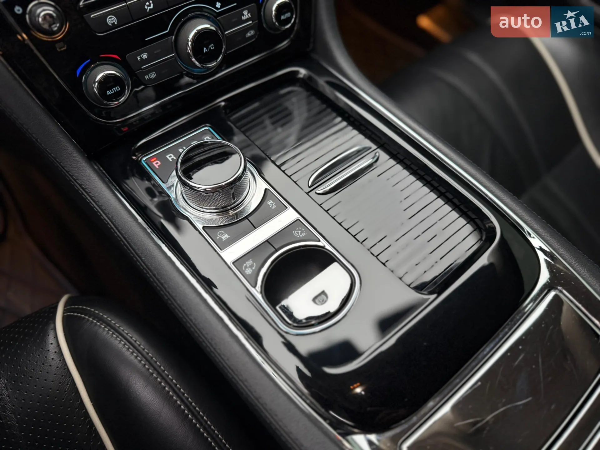 2016 Jaguar XJ - мініатюра 43