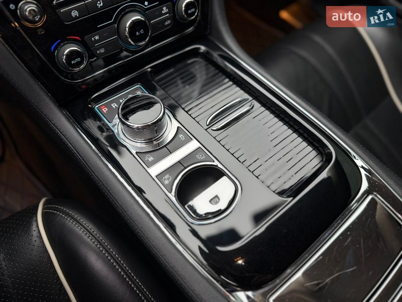 Седан Jaguar XJ 2016 в Житомире