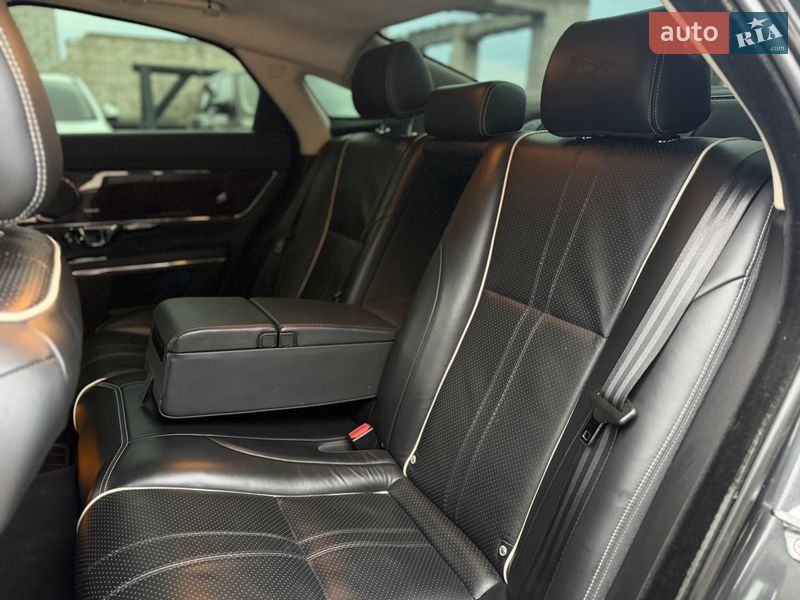 Седан Jaguar XJ 2016 в Житомире