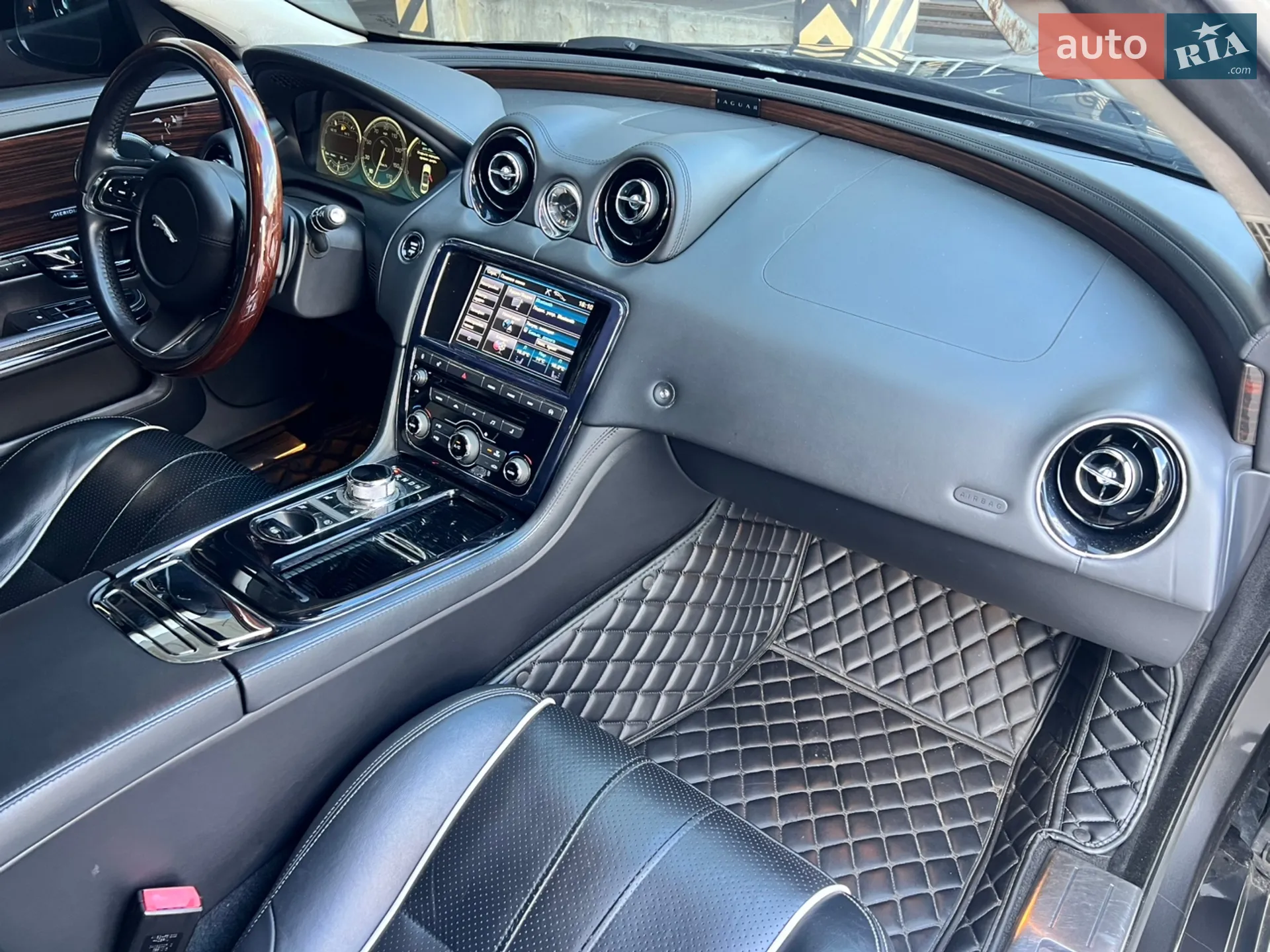 2013 Jaguar XJ - мініатюра 53