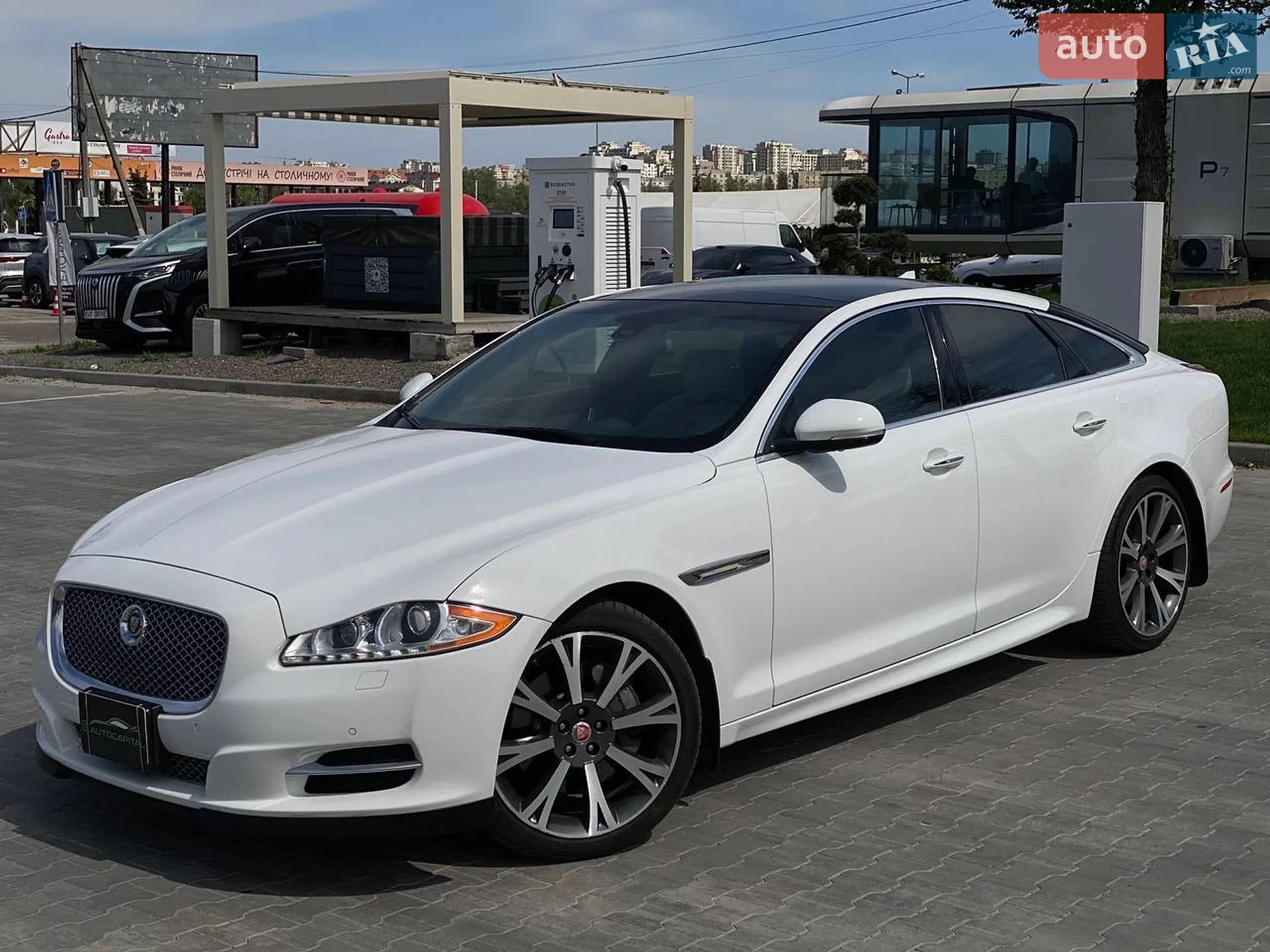 2015 Jaguar XJ - мініатюра 2