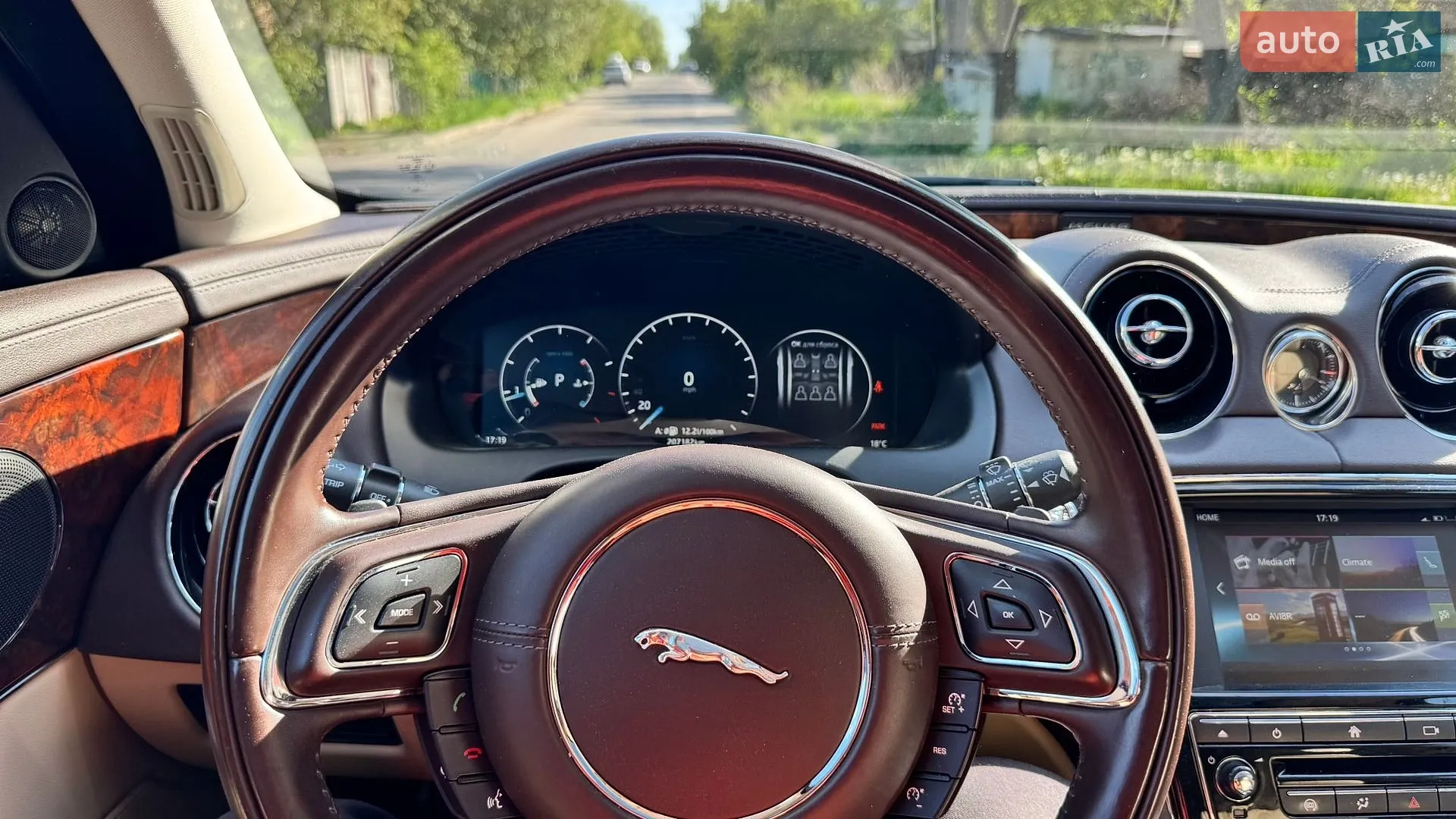 2016 Jaguar XJ - мініатюра 14