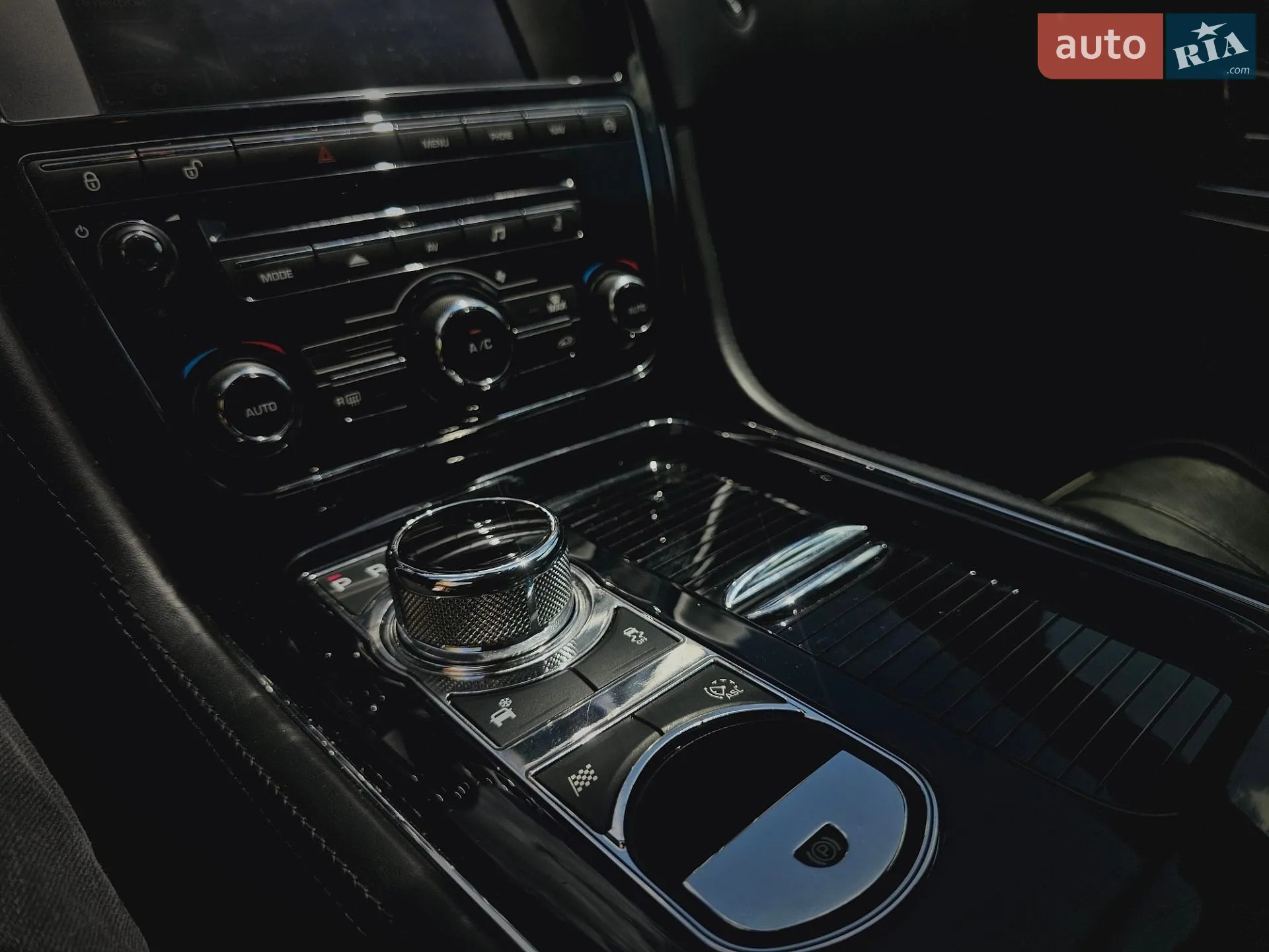 2013 Jaguar XJ - мініатюра 15