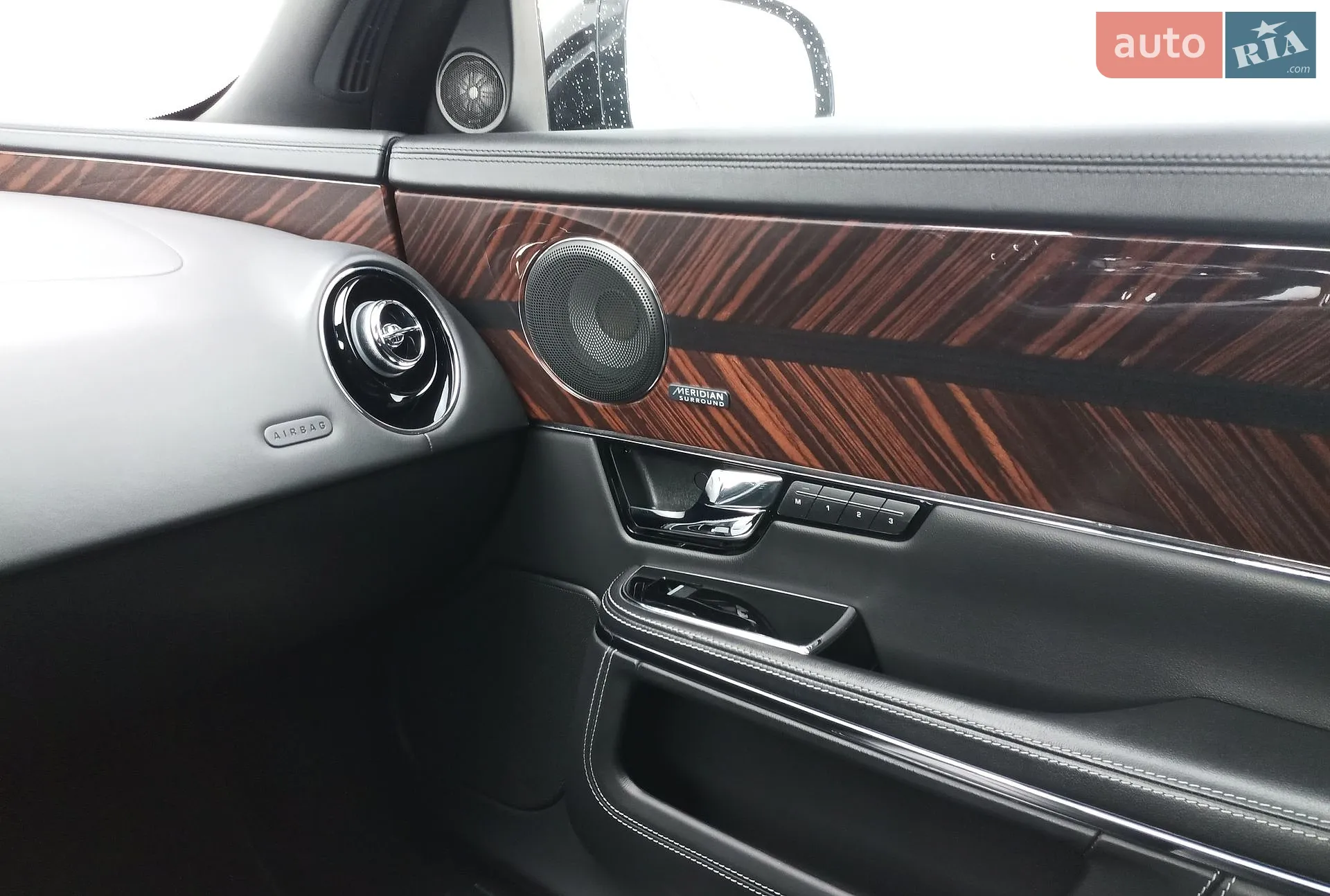 2013 Jaguar XJ - мініатюра 18