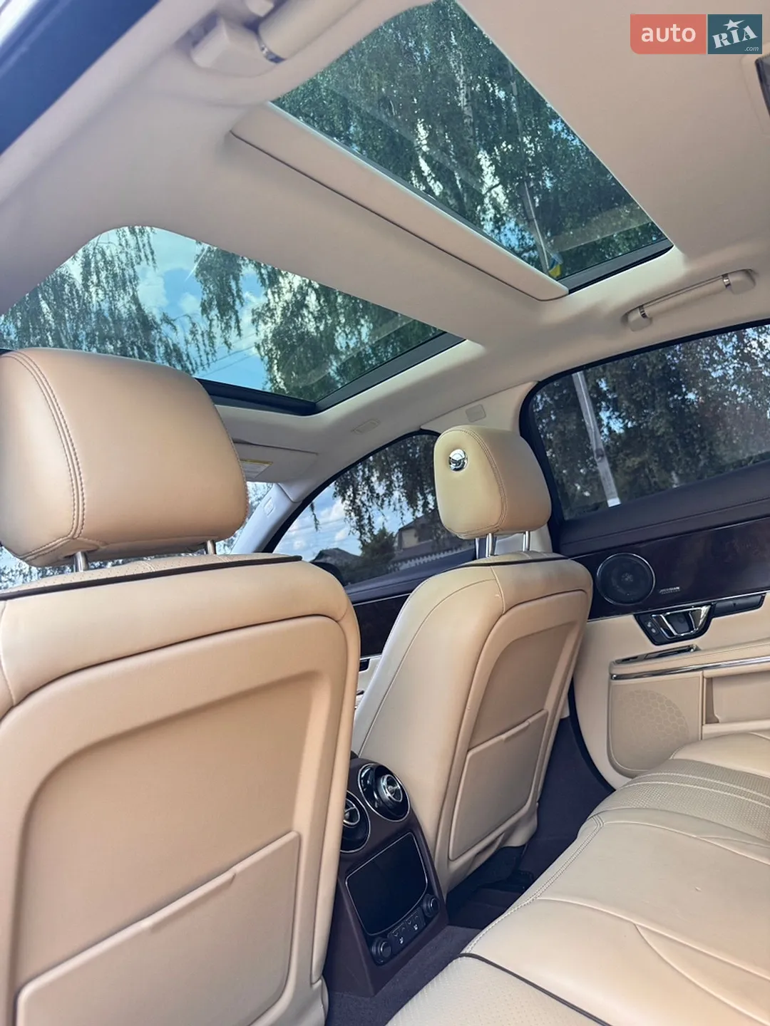 2017 Jaguar XJ - мініатюра 23