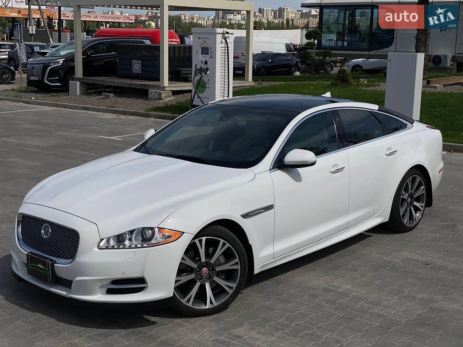 2015 Jaguar XJ - мініатюра 2