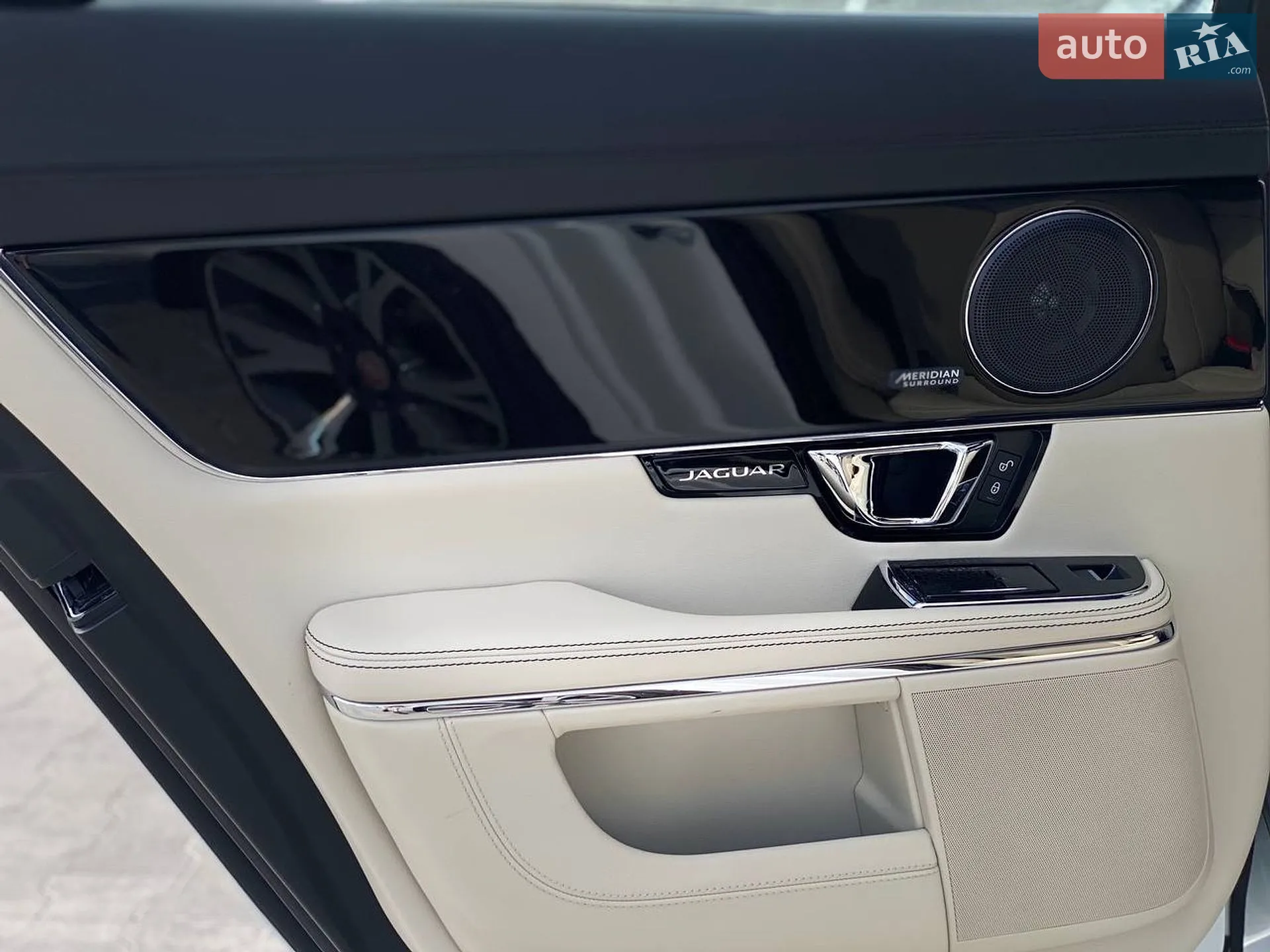 2015 Jaguar XJ - мініатюра 44