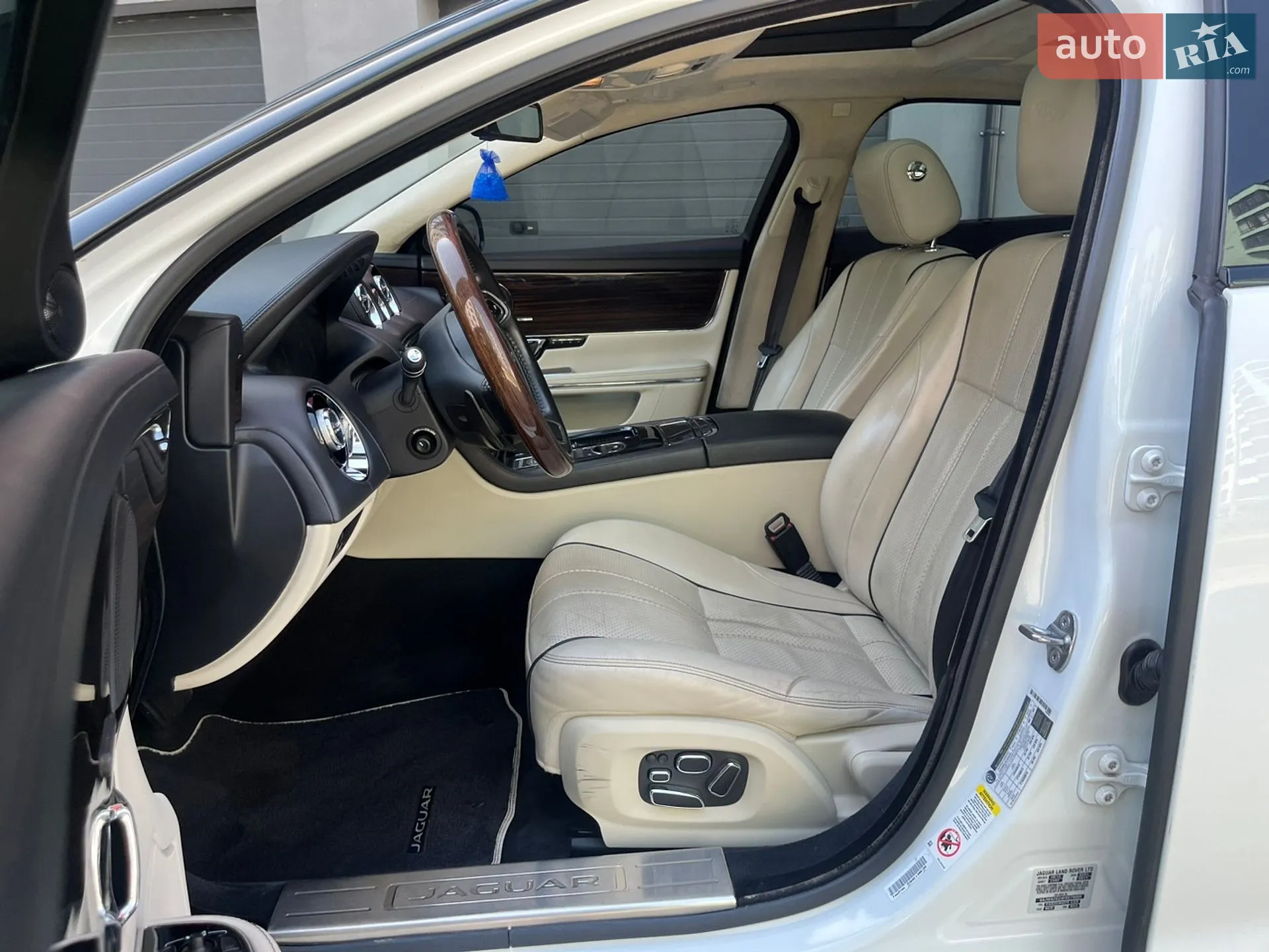 2014 Jaguar XJ - мініатюра 44