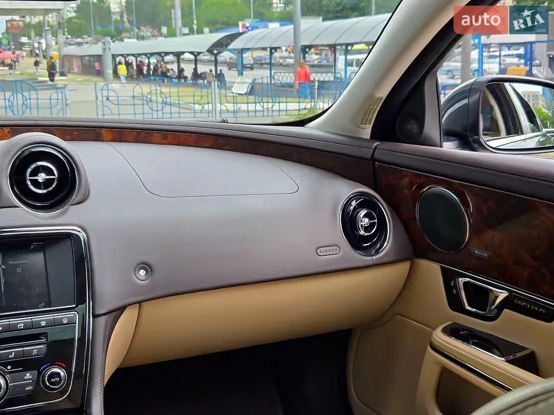 2016 Jaguar XJ - мініатюра 24