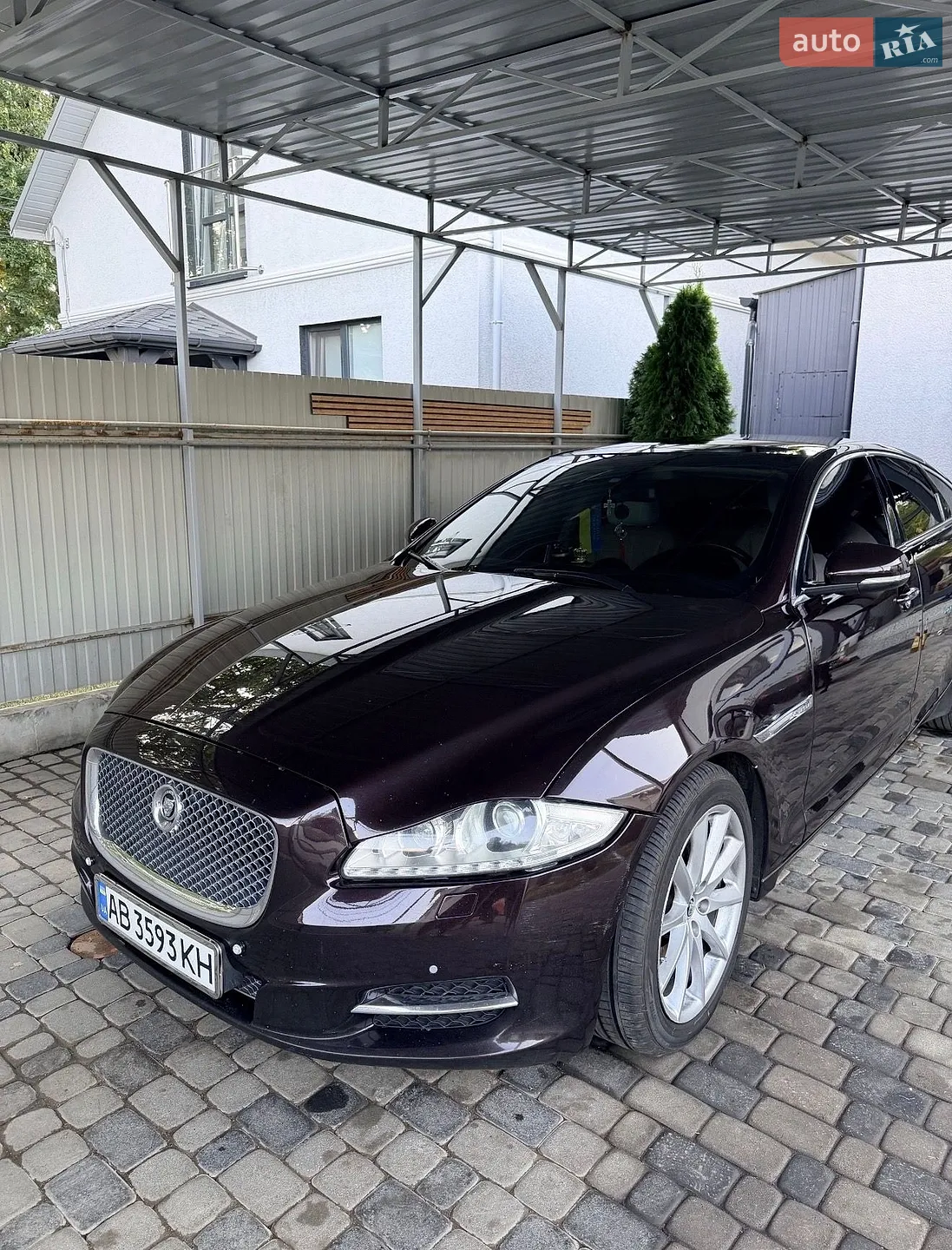 2011 Jaguar XJ - мініатюра 3