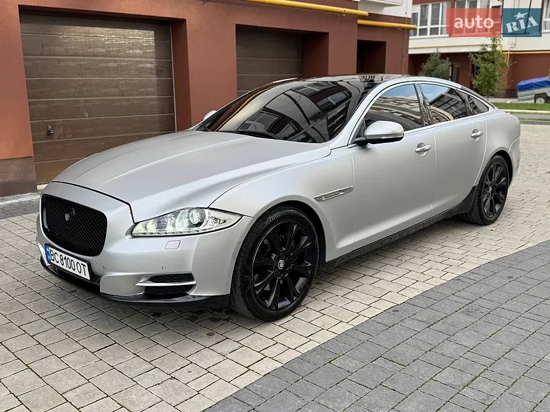 Jaguar XJ