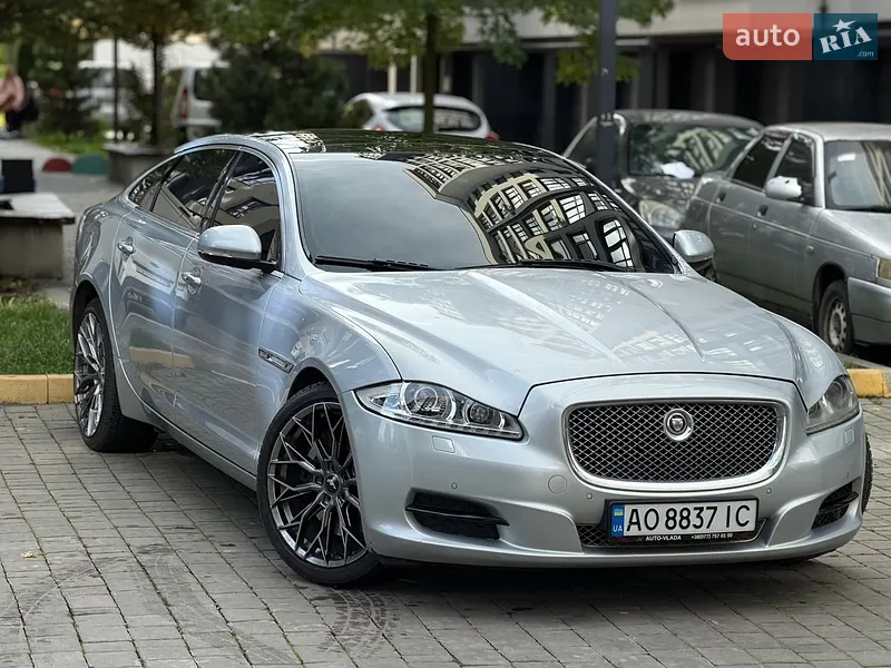 Jaguar XJ
