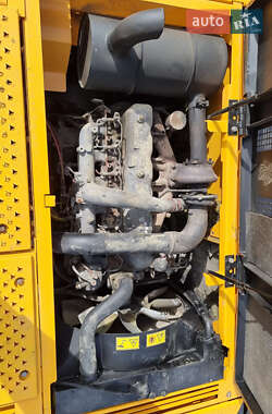 Гусеничный экскаватор JCB 220 2006 в 