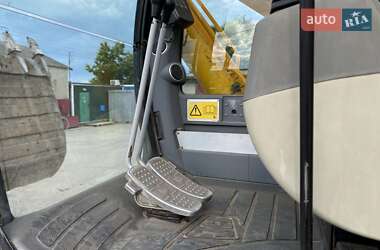 Гусеничний екскаватор JCB 220 2006 в 
