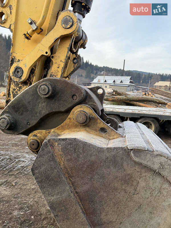 Гусеничный экскаватор JCB 220 2007 в Верховине