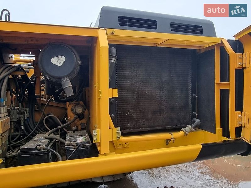 Гусеничный экскаватор JCB 220 2005 в Одессе