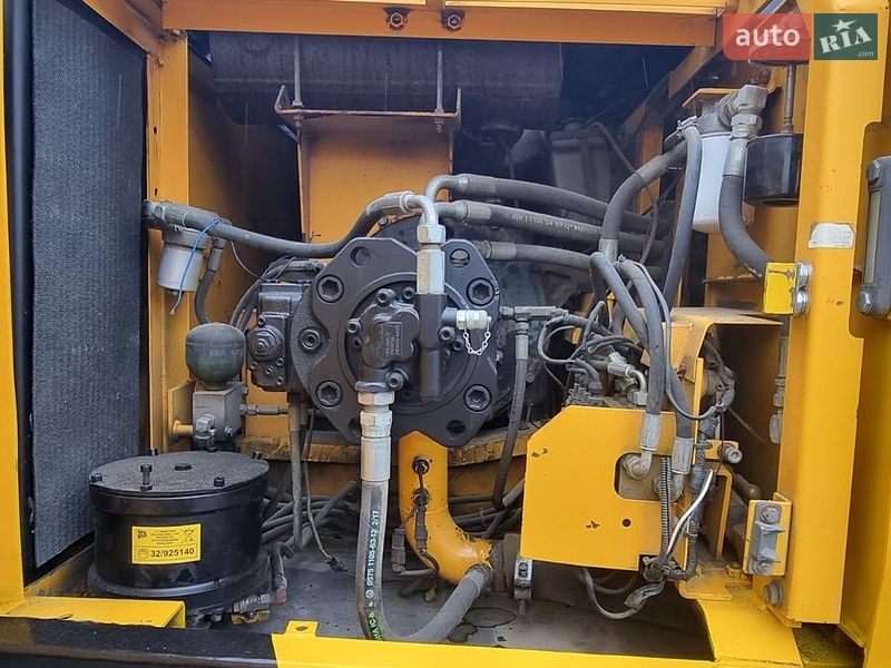 Гусеничный экскаватор JCB 220 2005 в Одессе